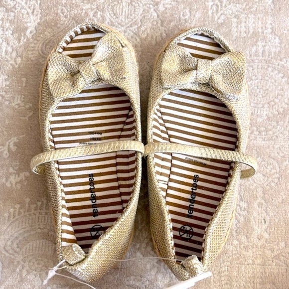 Brand New TenderToes Gold Tone Metallic Espadrilles Open Toe Bows Slip On Shoes - Picture 13 of 16